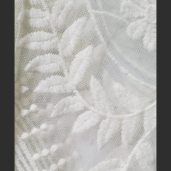 EXPRESS sheer Women's Open Knit top Ivory Crochet Size Small floral - Picture 7 of 8